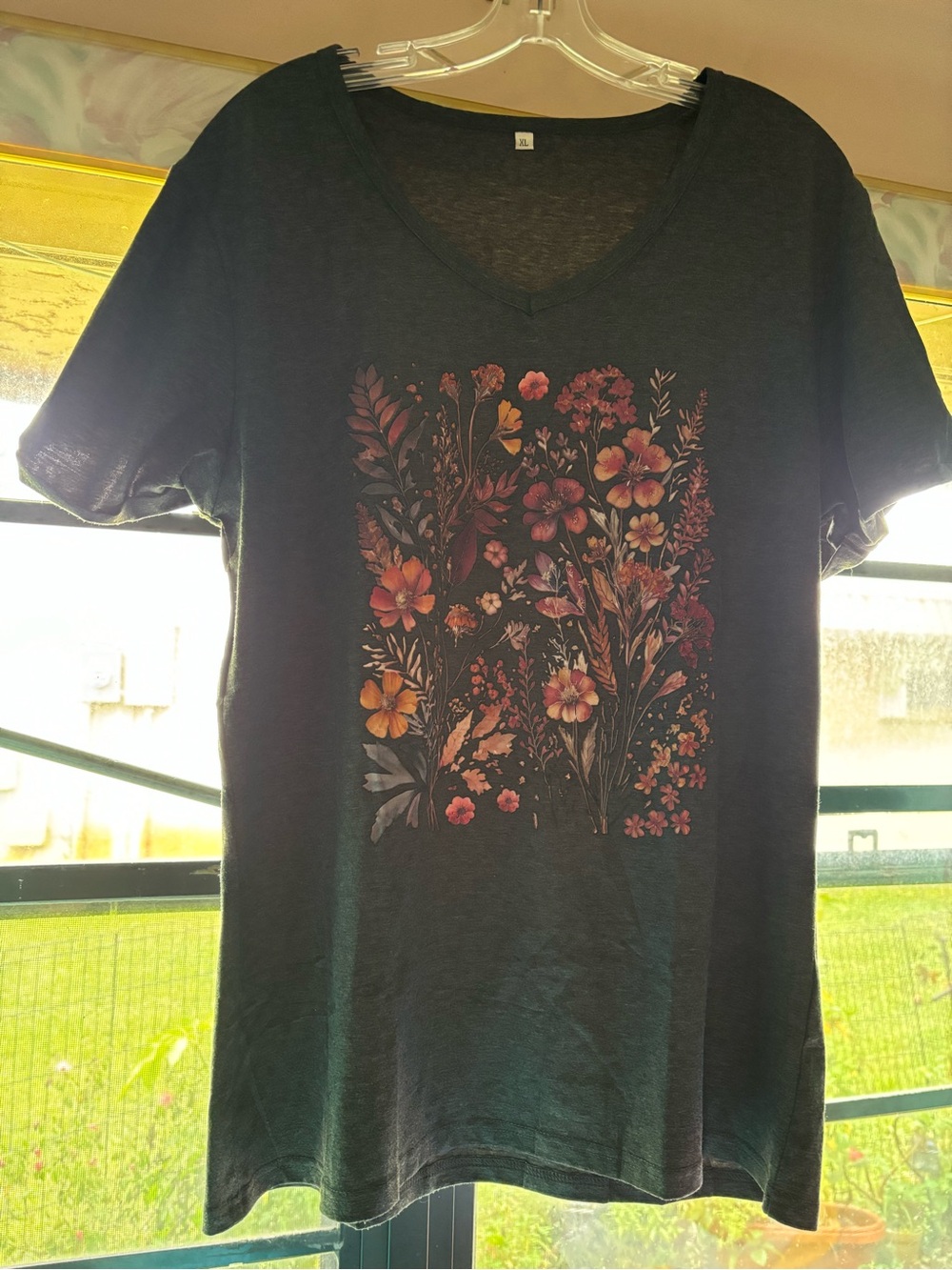 Floral Graphic V-Neck Tee Shirts